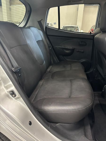 2010-Kia-Picanto-11-LX_11