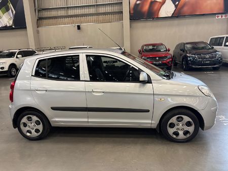 2010-Kia-Picanto-11-LX_6