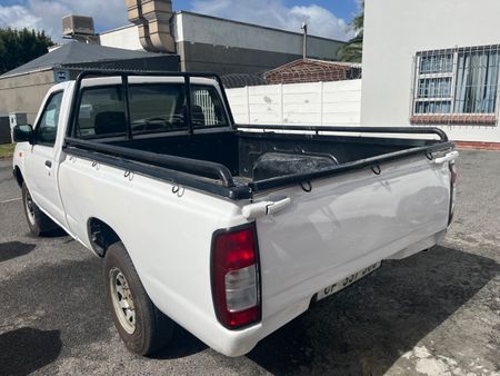 2005-Nissan-Hardbody-2000i-SWB-Single-Cab_3