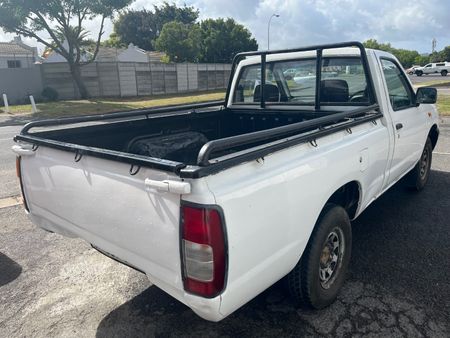 2005-Nissan-Hardbody-2000i-SWB-Single-Cab_4
