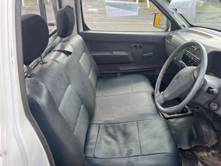 2005-Nissan-Hardbody-2000i-SWB-Single-Cab_5