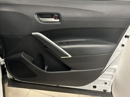 2024-Toyota-Corolla-Cross-18-XI_11
