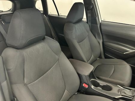 2024-Toyota-Corolla-Cross-18-XI_14