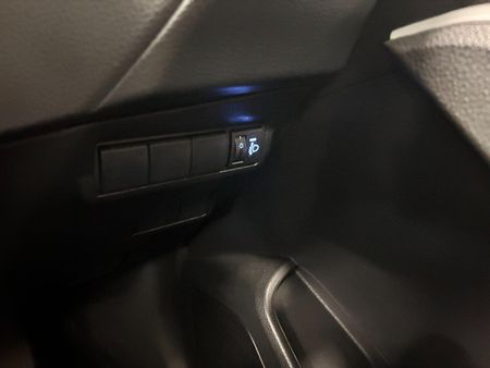 2024-Toyota-Corolla-Cross-18-XI_23