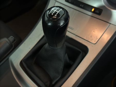 2011-Mazda-3-16-Original_11