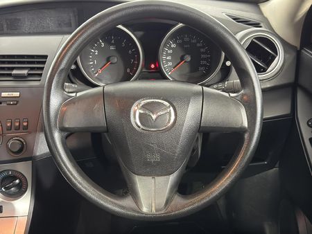 2011-Mazda-3-16-Original_12