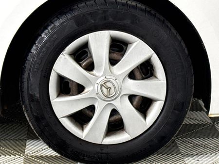 2011-Mazda-3-16-Original_16