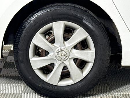 2011-Mazda-3-16-Original_18