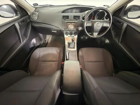 2011-Mazda-3-16-Original_6