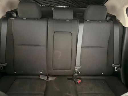 2011-Mazda-3-16-Original_8