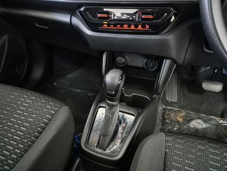 2026-Suzuki-Swift-12-GL-Auto_14