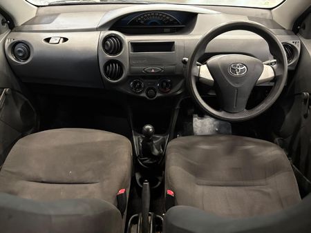 2013-Toyota-Etios-15-Xi_9
