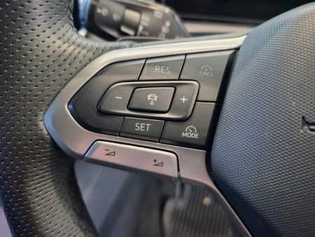 2025-Volkswagen-Tiguan-14TSI-R-Line_10