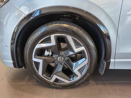 2025-Volkswagen-Tiguan-14TSI-R-Line_15