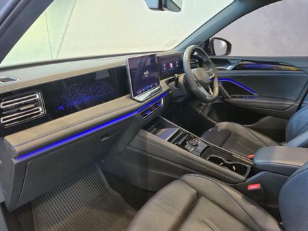 2025-Volkswagen-Tiguan-14TSI-R-Line_17