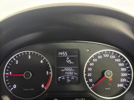 2013-Volkswagen-Polo-12-TDI-Bluemotion-5-dr_7