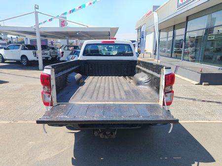 2023-Isuzu-D-Max-19-DDI-HR-L-4x4-Single-Cab_15
