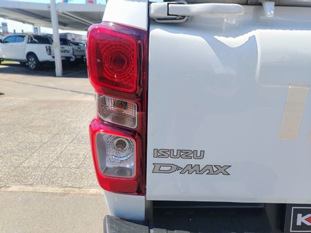 2023-Isuzu-D-Max-19-DDI-HR-L-4x4-Single-Cab_17