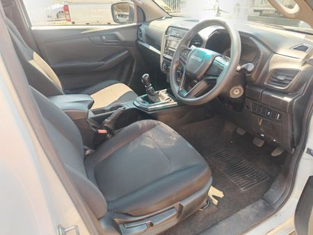 2023-Isuzu-D-Max-19-DDI-HR-L-4x4-Single-Cab_8
