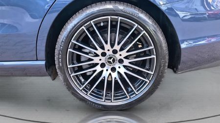 2025-Mercedes-Benz-C-Class-C-200-Auto_4