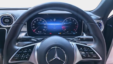 2025-Mercedes-Benz-C-Class-C-200-Auto_5