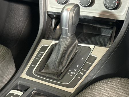 2016-Volkswagen-Golf-VII-14-TSI-Comfortline-Auto_11