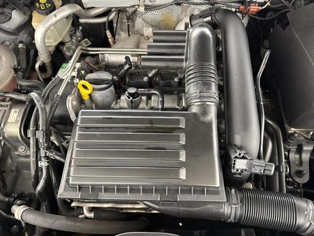2016-Volkswagen-Golf-VII-14-TSI-Comfortline-Auto_14