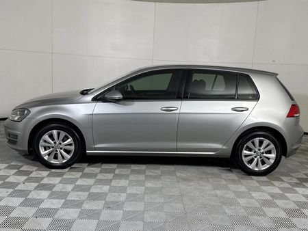 2016-Volkswagen-Golf-VII-14-TSI-Comfortline-Auto_5