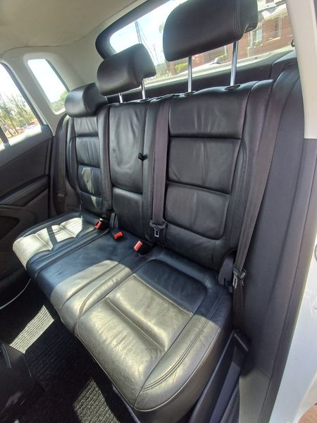 2014-Volkswagen-Tiguan-2OTDI_11