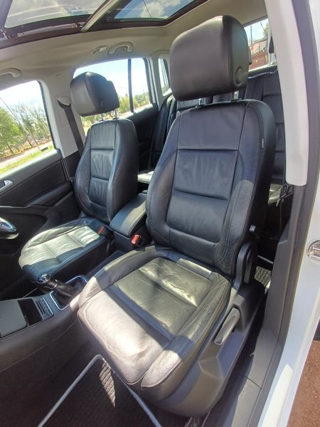 2014-Volkswagen-Tiguan-2OTDI_12