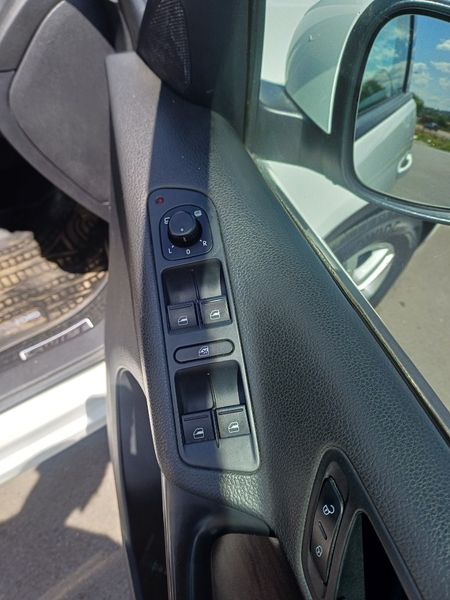 2014-Volkswagen-Tiguan-2OTDI_15