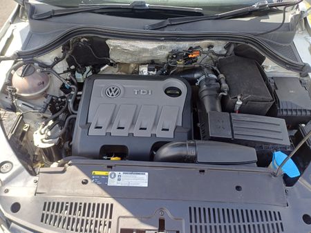 2014-Volkswagen-Tiguan-2OTDI_16