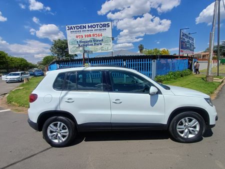 2014-Volkswagen-Tiguan-2OTDI_6