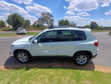 2014-Volkswagen-Tiguan-2OTDI_7