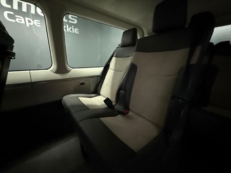 2019-Toyota-Quantum-28-GL-11-seat_10