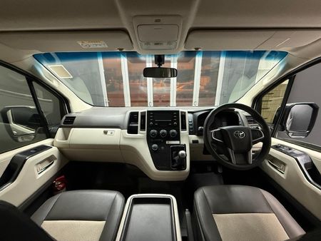 2019-Toyota-Quantum-28-GL-11-seat_13