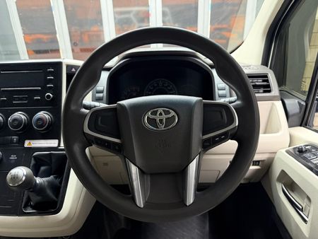 2019-Toyota-Quantum-28-GL-11-seat_15