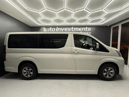 2019-Toyota-Quantum-28-GL-11-seat_1