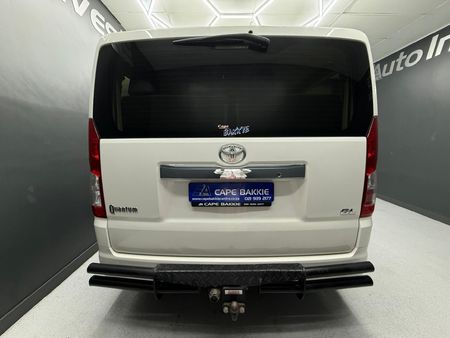 2019-Toyota-Quantum-28-GL-11-seat_3