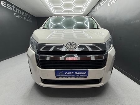 2019-Toyota-Quantum-28-GL-11-seat_6