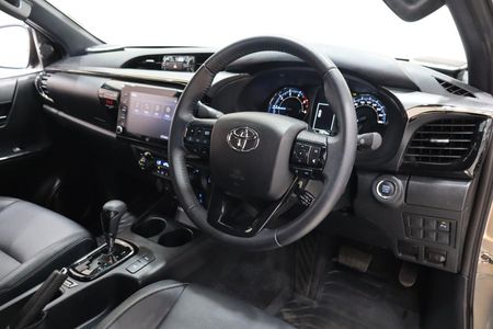 2025-Toyota-Hilux-28-GD-6-RB-Legend-55-4x4-Auto-Double-Cab_15