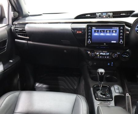2025-Toyota-Hilux-28-GD-6-RB-Legend-55-4x4-Auto-Double-Cab_16