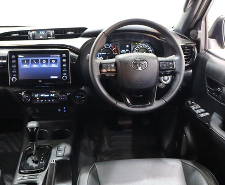 2025-Toyota-Hilux-28-GD-6-RB-Legend-55-4x4-Auto-Double-Cab_17