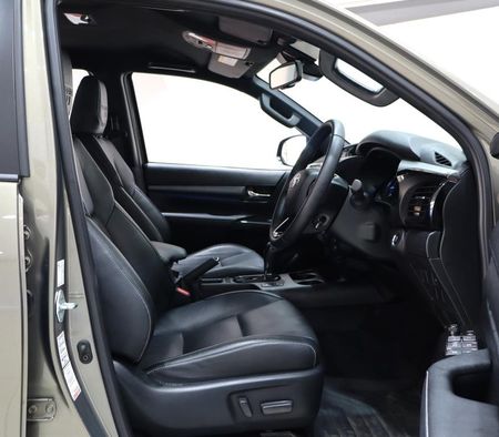 2025-Toyota-Hilux-28-GD-6-RB-Legend-55-4x4-Auto-Double-Cab_27
