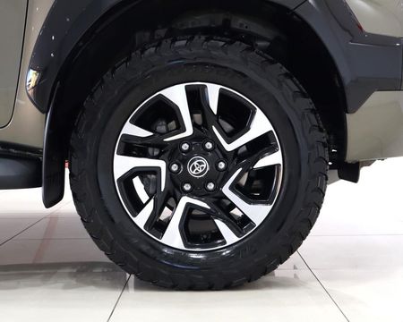 2025-Toyota-Hilux-28-GD-6-RB-Legend-55-4x4-Auto-Double-Cab_8