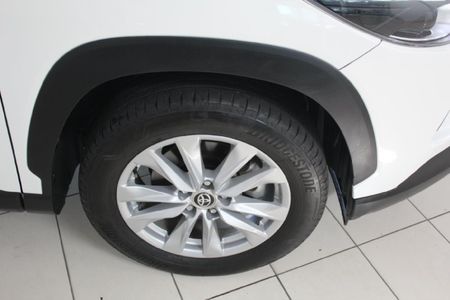 2026-Toyota-Corolla-Cross-18-XI_7