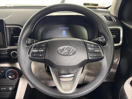 2022-Hyundai-Venue-12-Motion_12