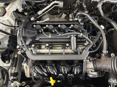 2022-Hyundai-Venue-12-Motion_13