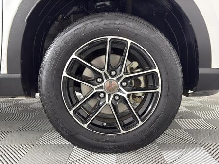 2022-Hyundai-Venue-12-Motion_16