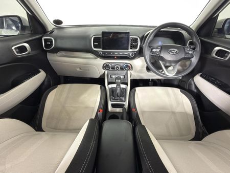 2022-Hyundai-Venue-12-Motion_6